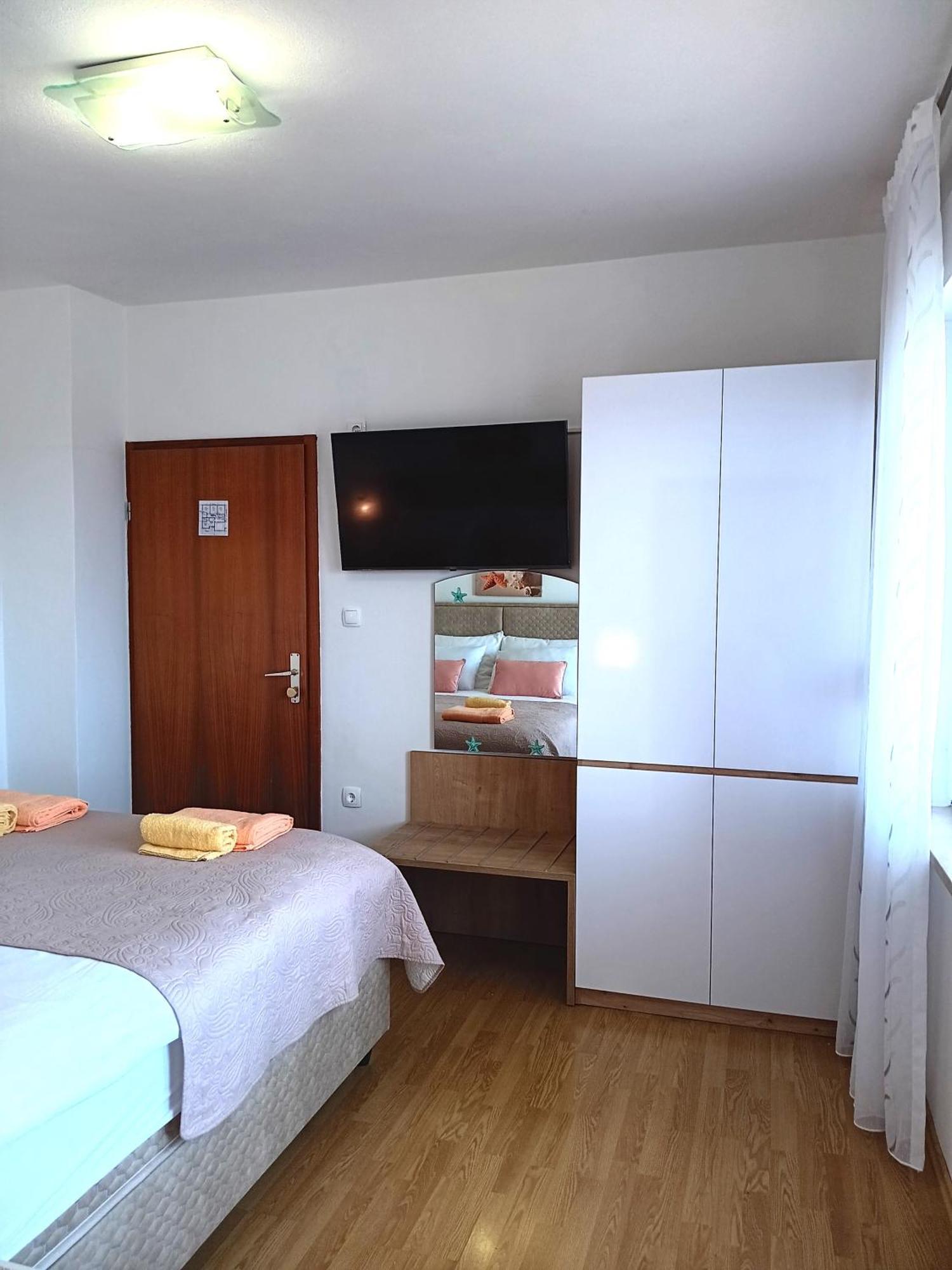 Apartmani Braut Kornic Exterior photo